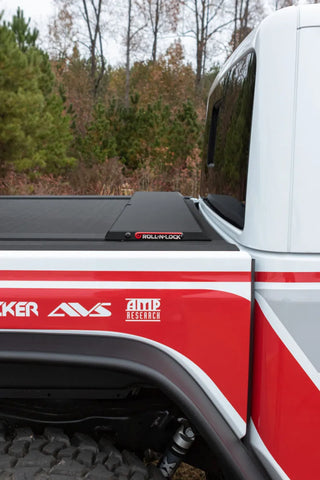 Roll-N-Lock M-Series Retractable Tonneau Cover: Jeep Gladiator (18-26) w/ Trail Rail - 5ft Bed