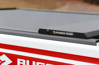 Rugged Ridge Armis Retractable Locking Bed Cover w/o Trail Rails: Jeep Gladiator (18-26)