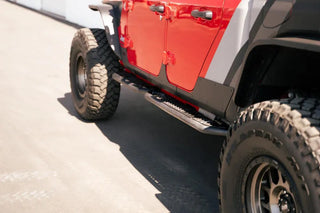 DV8 Offroad OE Plus Body/Pinch Weld Step: Jeep Wrangler / Gladiator (18-26)
