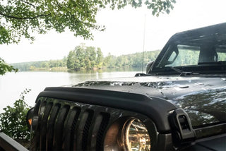 Bushwacker Trail Armor Hood Stone Guard Black: Jeep Wrangler (2018-2024) / Gladiator (2020-2024)