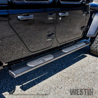 Westin Black R5 Nerf Step Bars: Jeep Gladiator 2020-2024