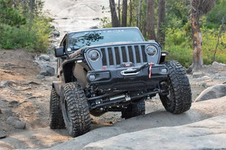 Fabtech Dirt Logic 2.0 Steering Stabilizer Kit: Jeep Gladiator (20-21) / Wrangler (18-24)