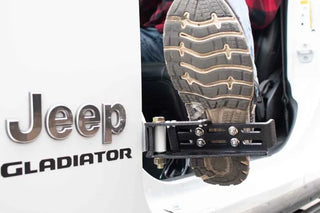 Fishbone Offroad Black Steel Foot Peg Set: Jeep Gladiator / Wrangler / Wrangler JK (07-24) - Black