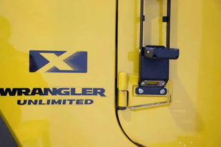 Fishbone Offroad Door Mounted Step: Jeep Gladiator (20-24) / Wrangler (07-24) / Wrangler JK (2018)