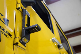 Fishbone Offroad Door Mounted Step: Jeep Gladiator (20-24) / Wrangler (07-24) / Wrangler JK (2018)