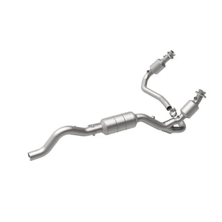 MagnaFlow Direct Fit Catalytic Converter OEM Grade Federal EPA (F&R): Dodge Durango 2002-2003 5.9L 4WD