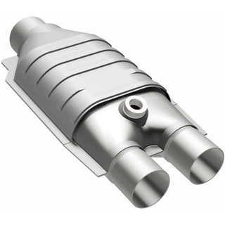 Magnaflow Universal Catalytic Converter: Fits Dodge Ram / Van (96-01) - SS