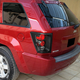 Spec D Altezza Tail Lights (Black): Jeep Grand Cherokee 2005 - 2006