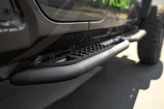 DV8 Offroad OE Plus Body/Pinch Weld Step (SIDE): Jeep Wrangler JL 2018-2026 6.4L 392/3.6L V6