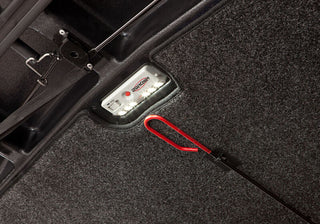 Undercover Elite LX Bed Cover Silver: Ram 1500 2025-2026 3.6L V6